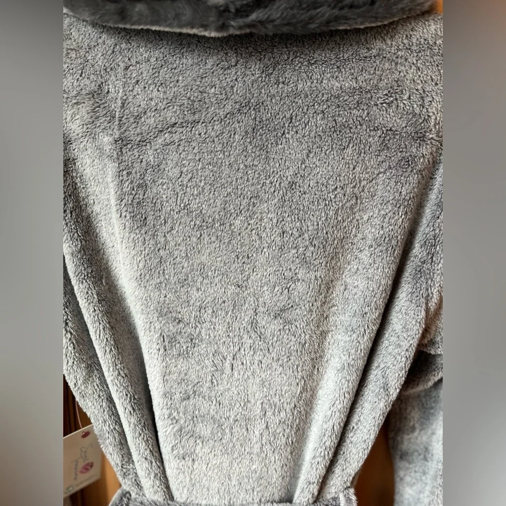 NWT Secret Treasures Superminky Sleep Robe